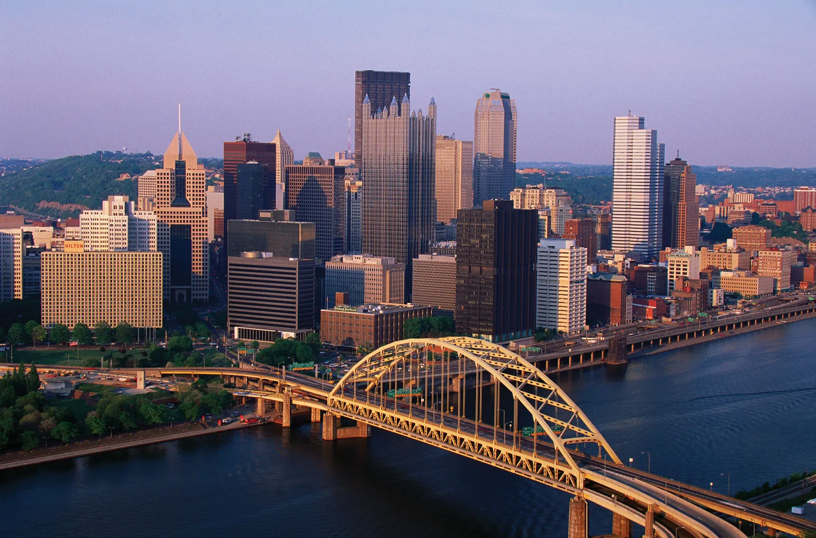 Downtown-Pittsburgh-Pennsylvania-Fort-Pitt-Bridge-Monongahela